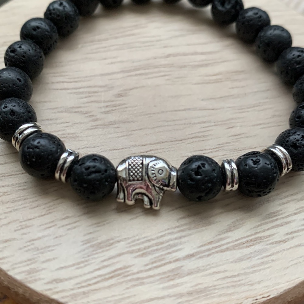 NWOT Elephant Lava Stone Stretchy Diffuser Bracelet 🐘🌟